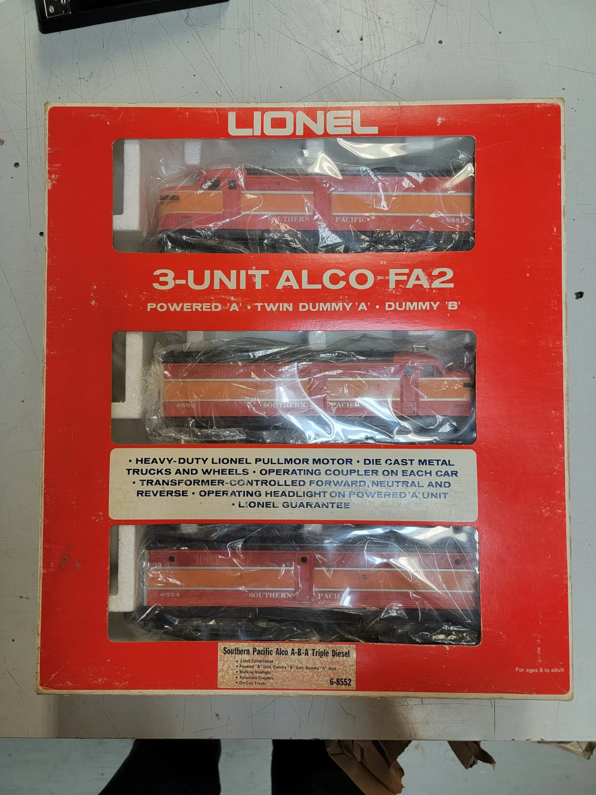 Lionel 6-8552 O Guage ALCo A-B-A Triple Diesel Set Southern Pacific - NOS 4 Lionel 6-8552 O Guage ALCo A-B-A Triple Diesel Set Southern Pacific - NOS - Image 2