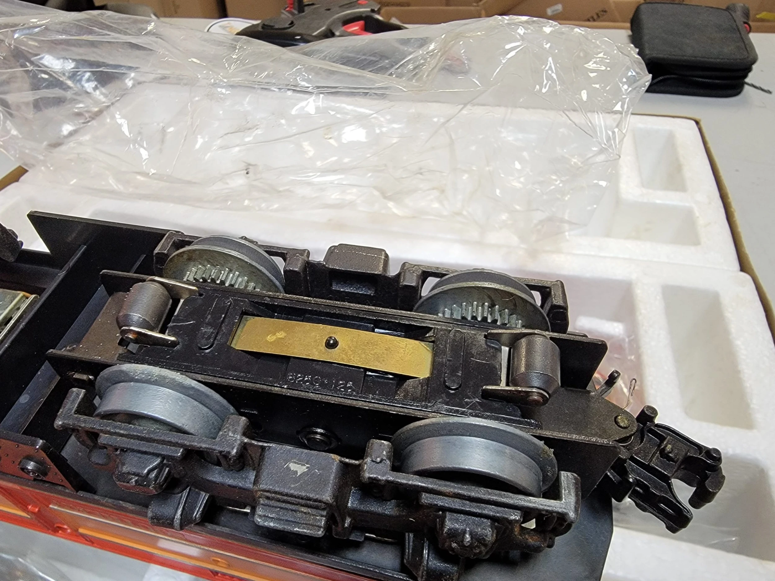 Lionel 6-8552 O Guage ALCo A-B-A Triple Diesel Set Southern Pacific - NOS 7 Lionel 6-8552 O Guage ALCo A-B-A Triple Diesel Set Southern Pacific - NOS - Image 5