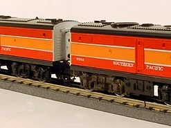 Lionel 6-8552 O Guage ALCo A-B-A Triple Diesel Set Southern Pacific - NOS